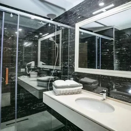 Prestige Durres ホテル