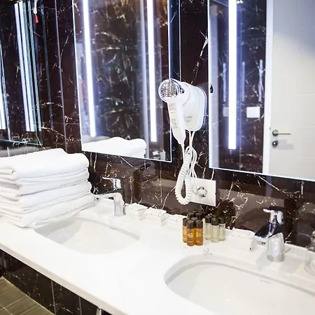 ホテル Prestige Durres Qerret