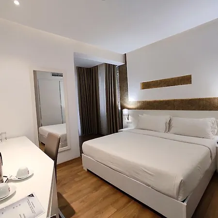 ホテル Prestige Durres Qerret