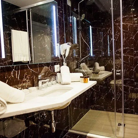 Prestige Durres ホテル Qerret